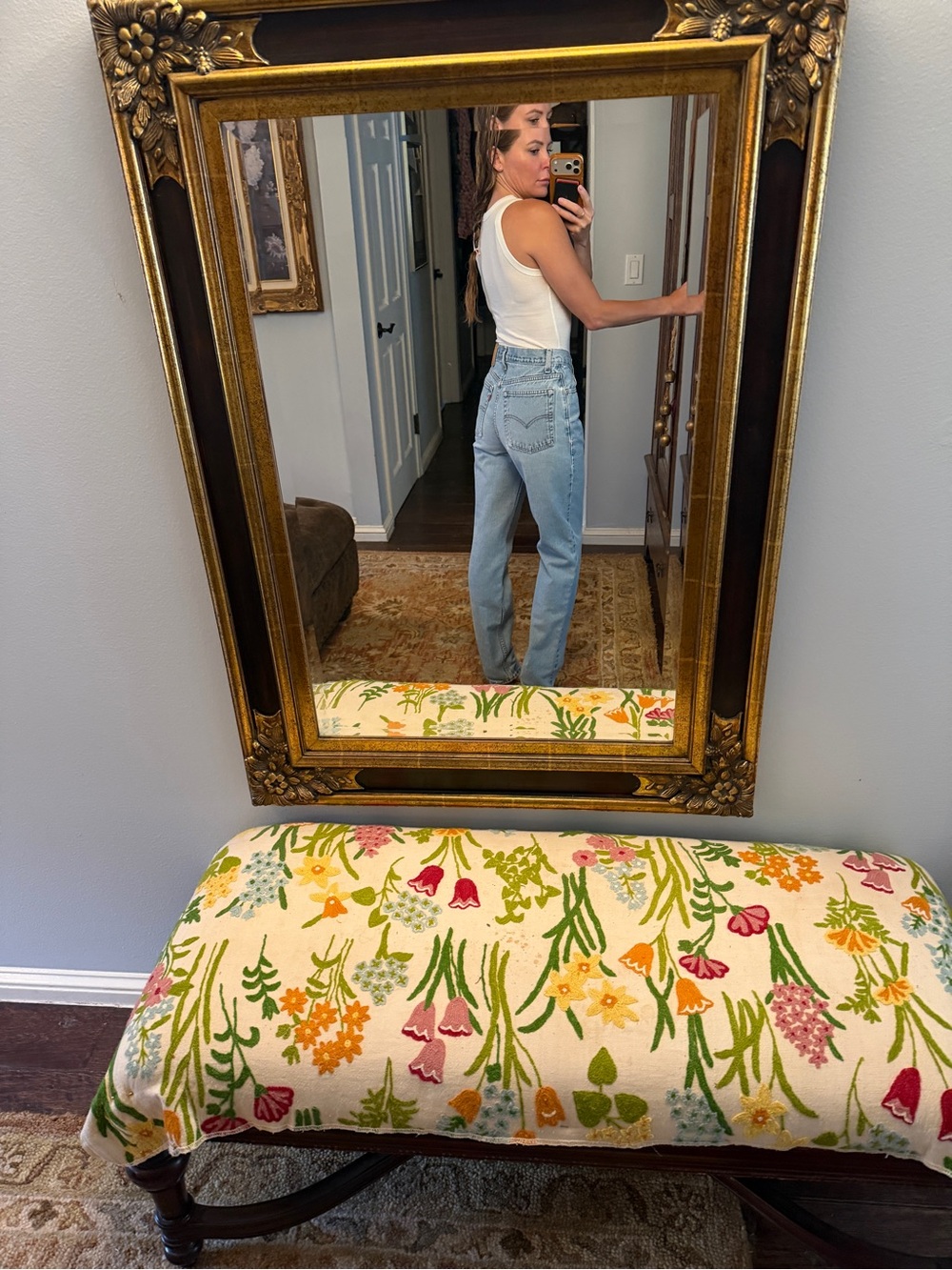 Vintage Light Wash High-Rise Women’s Levi’s Jeans - Blue